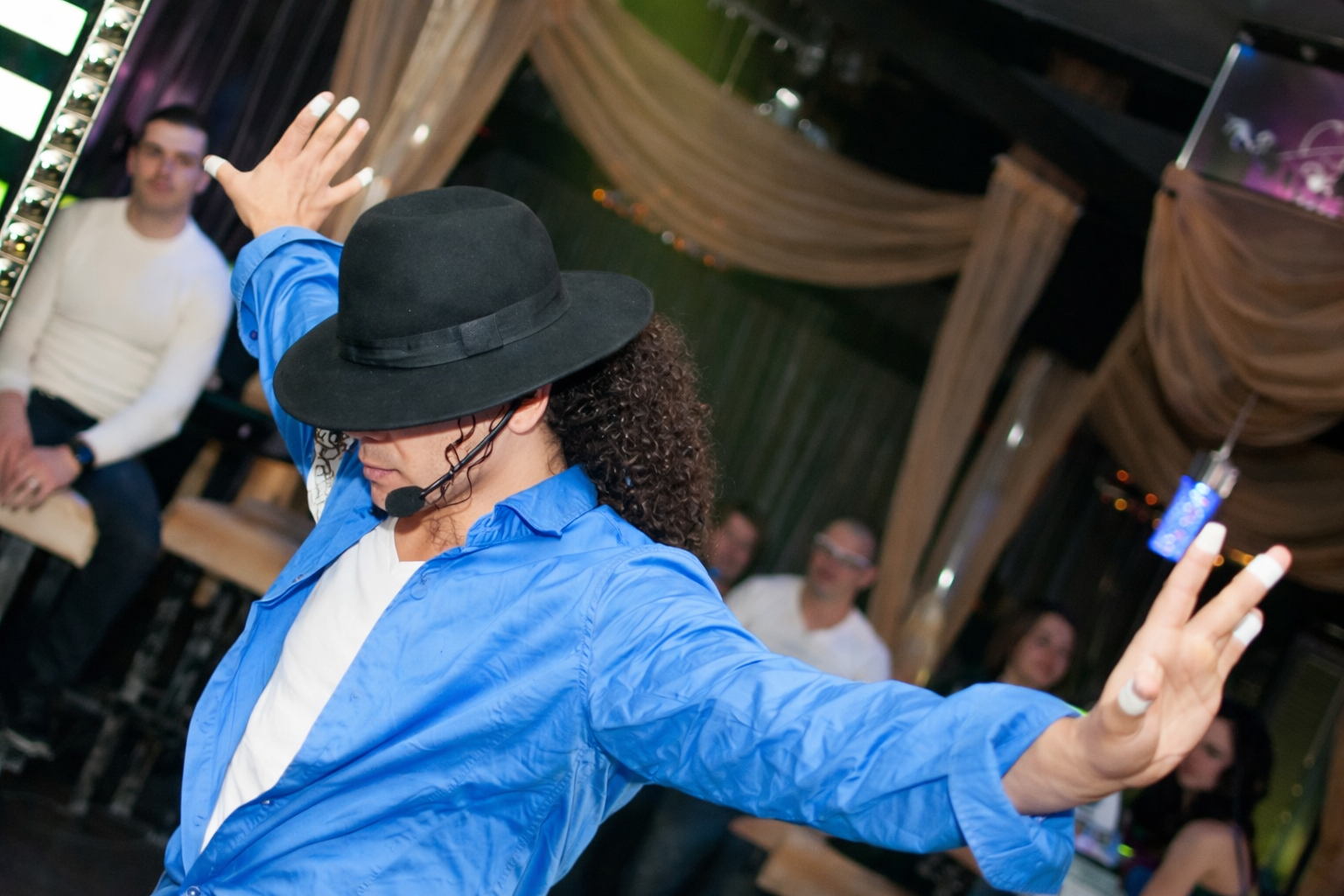 Michael Jackson Heal the World tribute performance conveying unity and emotion on stage